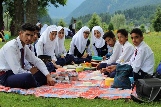 SCHOOL PICNIC
